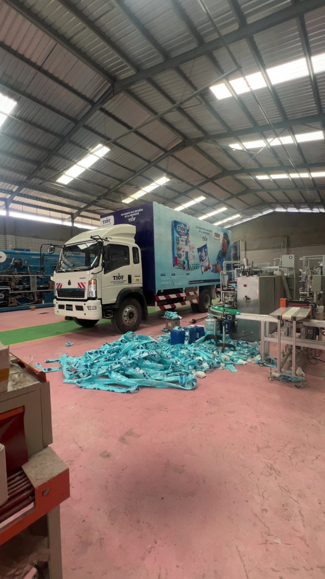 Usine et camion Tiof